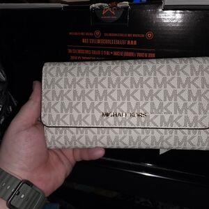 Michael Kors Signature Continental Wallet in Beige/White Jet Set Vanilla